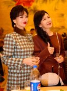 <b>71岁赵雅芝再次冷艳全网穿格子拆文雅又知性不愧</b>